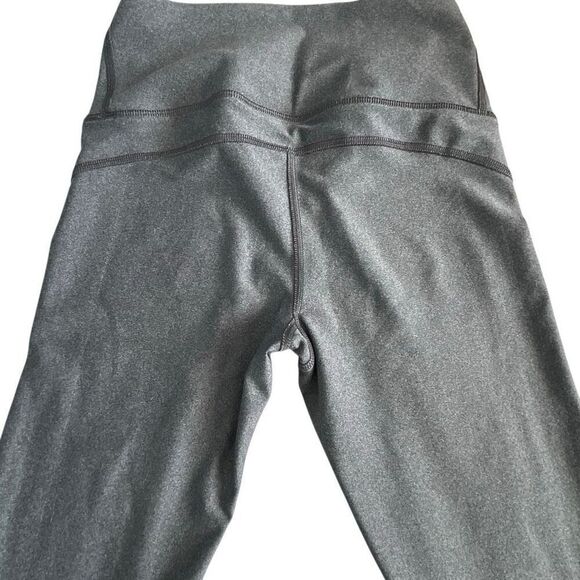 EUC Under Armour Women’s Dri-Fit HeatGear Gray Compression Capri 3/4 Leggings - - Picture 5 of 8